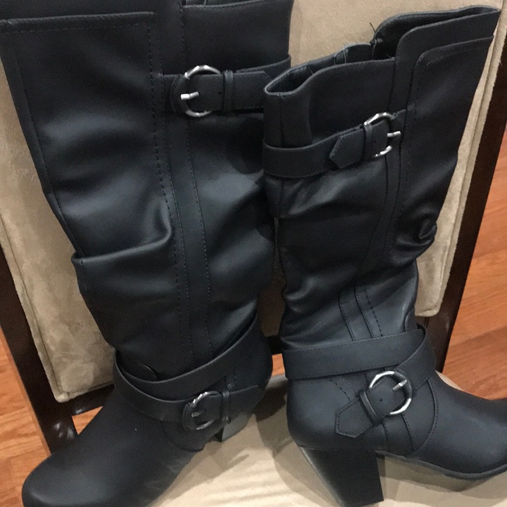 Black boots 5 1/2